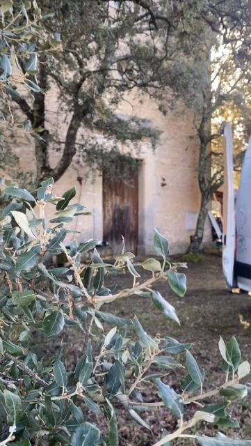 Création d’un sas d’entrée et restauration de la porte d’un ancien temple, au cœur du Luberon.
Entre respect du patrimoine et savoir-faire artisanal.

#Restauration #Patrimoine #luberon #BâtimentAncien #artisan