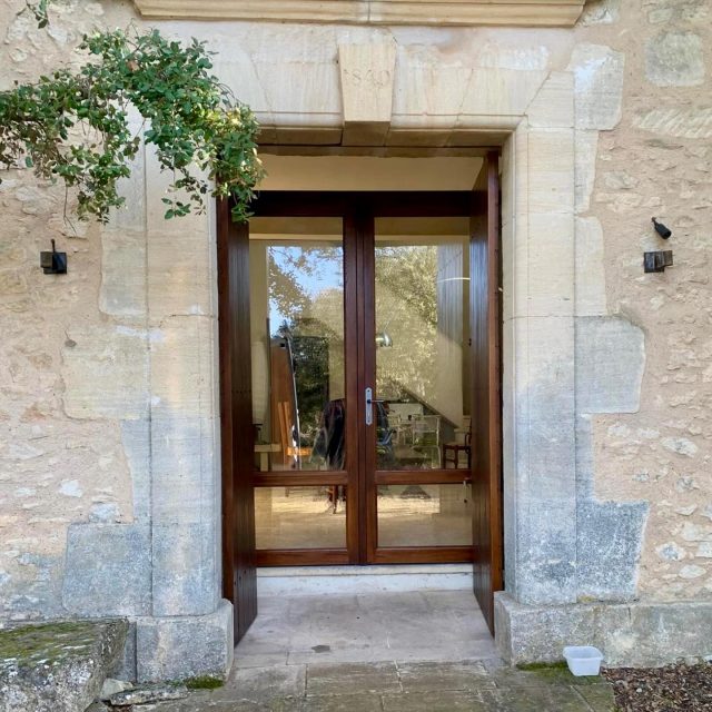 Création d’un sas d’entrée dans un ancien temple niché au coeur du Luberon ✨

#Artisanat #SavoirFaire #BâtimentAncien #luberon #menuisier
