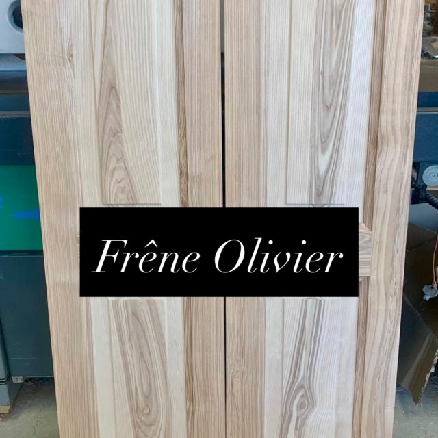 Quand la main guide la machine.
Du frêne olivier massif, choisi pour son veinage unique. Des machines anciennes. Et derrière chacune d’elles, le geste de l’artisan.
Ici, chaque millimètre est façonné, ajusté, maîtrisé à la main.
Pas de série. Pas de commande numérique. Seulement la matière, le geste et le temps nécessaire pour créer une porte véritablement sur mesure.
L’artisanat dans ce qu’il a de plus précieux. 🤎

When the hand guides the machine.
Solid olive ash, chosen for its unique grain. Vintage machinery. And behind each machine, the artisan’s touch.
Here, every millimeter is shaped, fitted, and mastered by hand.
No mass production. No CNC machining. Just the material, the craftsmanship, and the time needed to create a truly bespoke door.
Craftsmanship at its most precious. 🤎

#woodworking #woodwork #handmade #artisanat #madeinfrance
