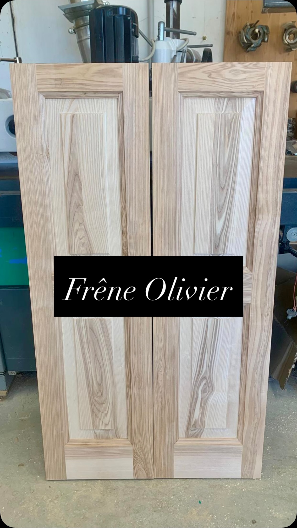 Quand la main guide la machine.
Du frêne olivier massif, choisi pour son veinage unique. Des machines anciennes. Et derrière chacune d’elles, le geste de l’artisan.
Ici, chaque millimètre est façonné, ajusté, maîtrisé à la main.
Pas de série. Pas de commande numérique. Seulement la matière, le geste et le temps nécessaire pour créer une porte véritablement sur mesure.
L’artisanat dans ce qu’il a de plus précieux. 🤎

When the hand guides the machine.
Solid olive ash, chosen for its unique grain. Vintage machinery. And behind each machine, the artisan’s touch.
Here, every millimeter is shaped, fitted, and mastered by hand.
No mass production. No CNC machining. Just the material, the craftsmanship, and the time needed to create a truly bespoke door.
Craftsmanship at its most precious. 🤎

#woodworking #woodwork #handmade #artisanat #madeinfrance